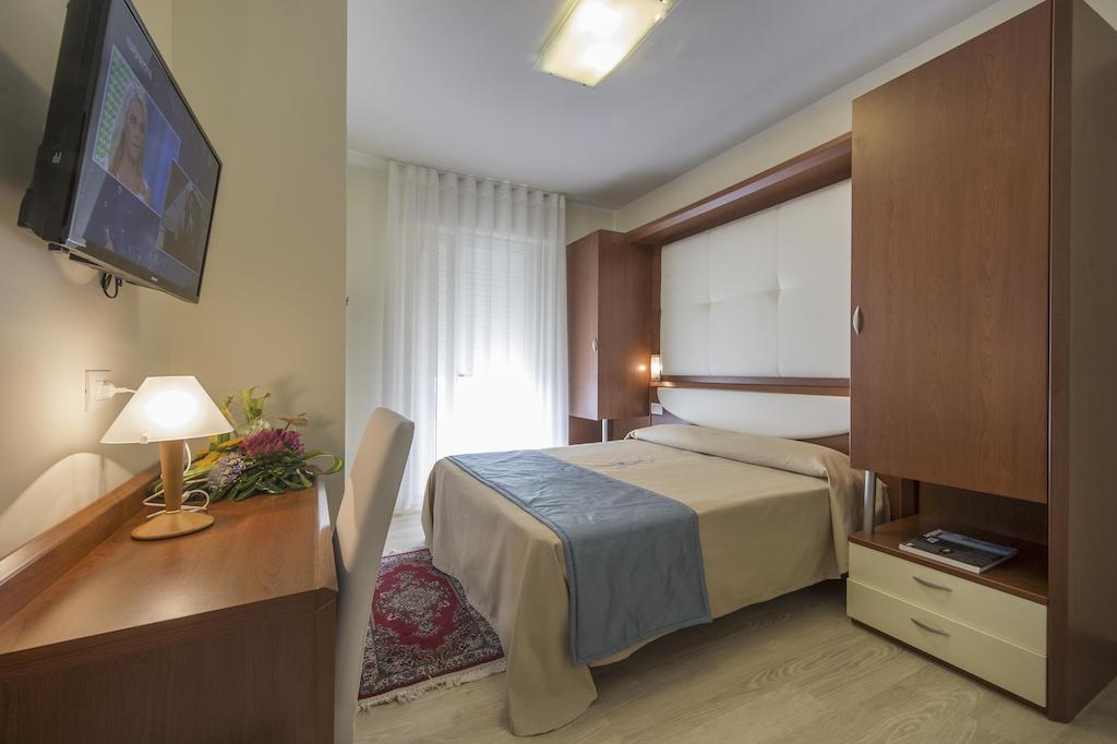 Hollywood***s Hotel Lido di Jesolo