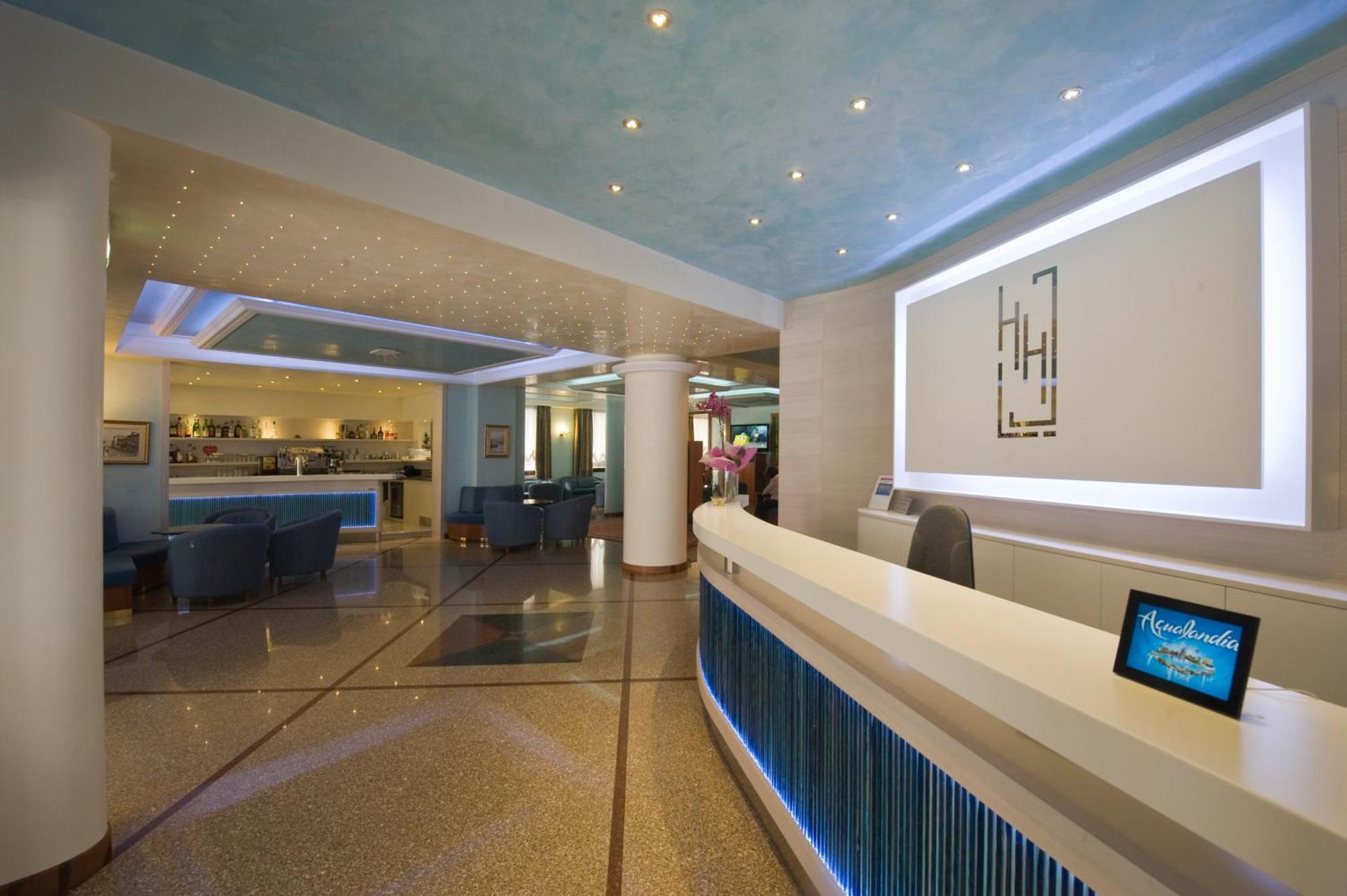 Hotel Hollywood***s