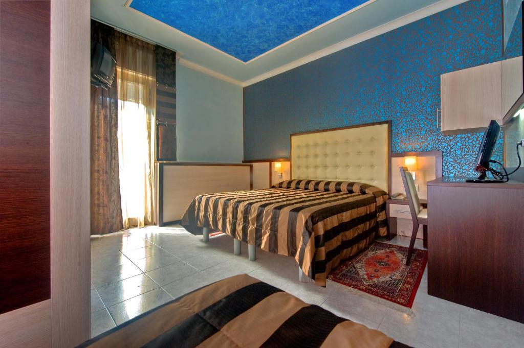Hollywood***s Hotel Lido di Jesolo